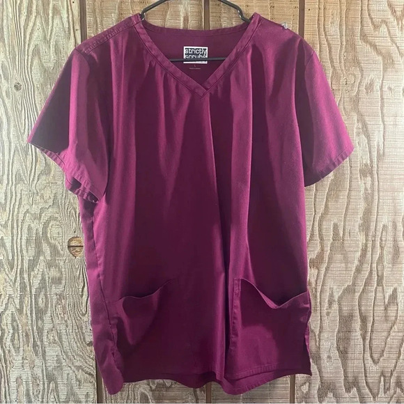 Strictly Scrubs Burgundy Scrub Top with Pockets 👩🏻⚕️ - Picture 1 of 3